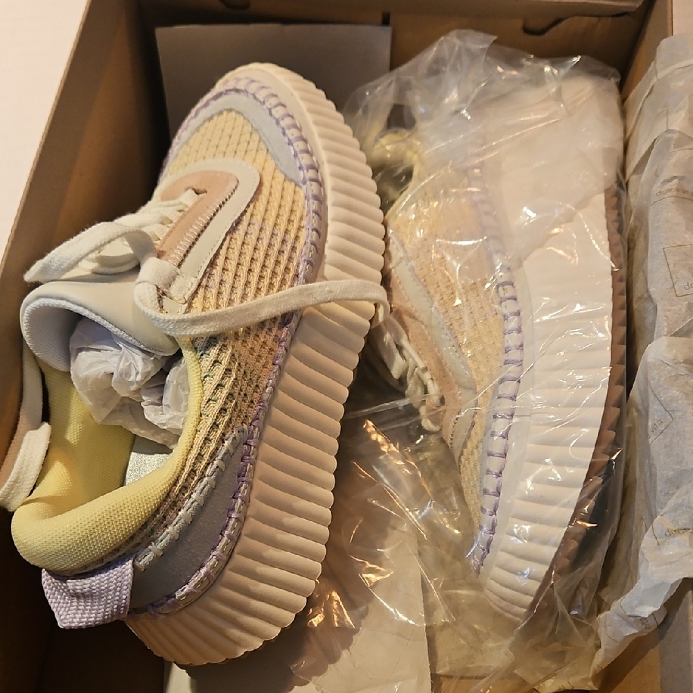 Dolce Vita Dolen Sneakers in Cream and Lavender
